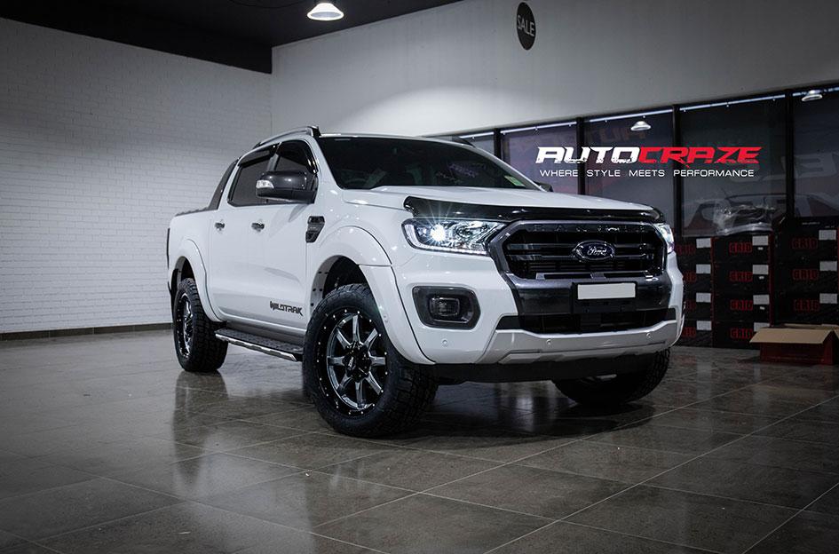 FORD RANGER MO970 GLOSS GREY CENTRE WITH BLACK LIP